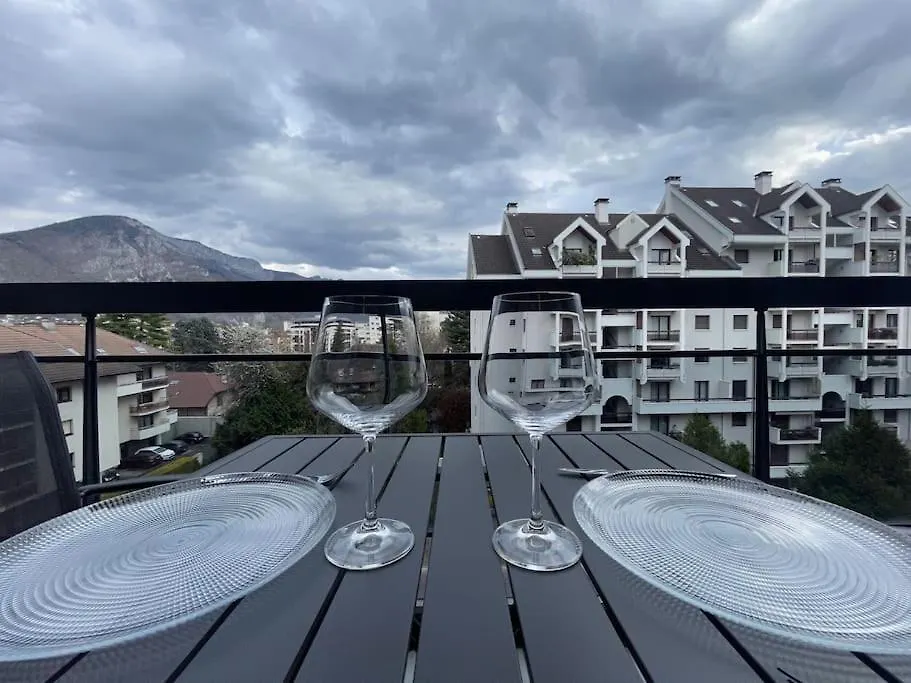 Appartement Le Mont-Veyrier, Parking Et Vue à Annecy