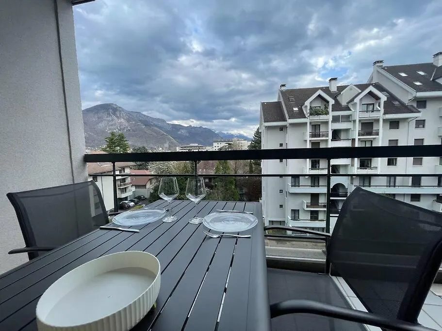 Appartement Le Mont-Veyrier, Parking Et Vue à Annecy